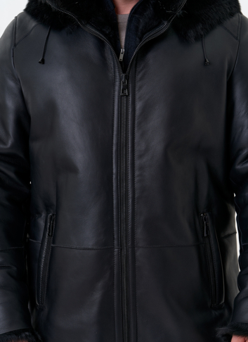 Мужская дубленка черного цвета с капюшоном