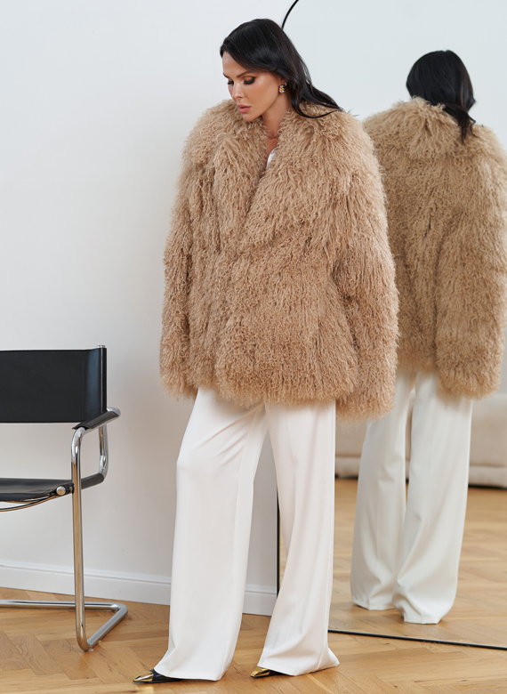 Женская шуба из меха ламы