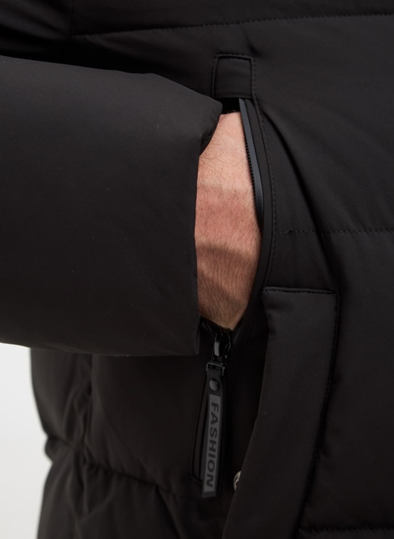 Мужской пуховик черного цвета