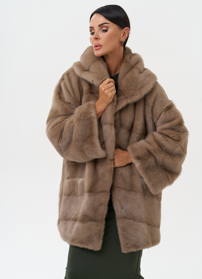 фото Короткая шуба из норки с капюшоном модель № 27576