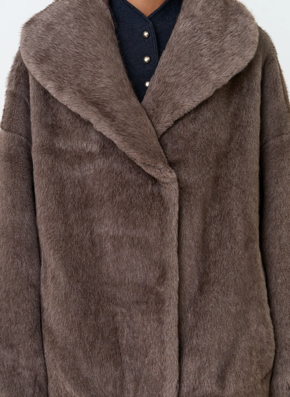 Женская куртка из эко меха фото