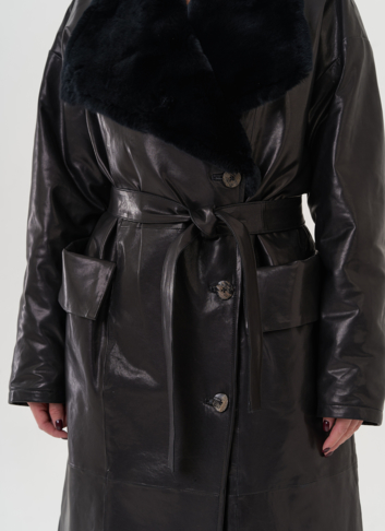 Пальто женское из натуральной кожи с отделкой из кролика 