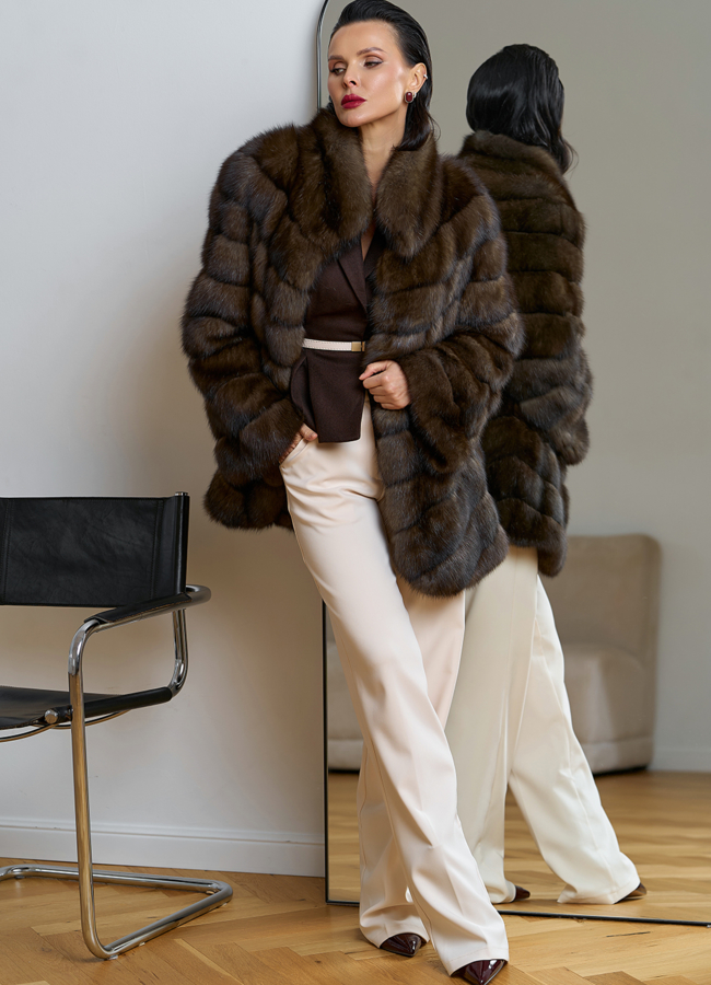 Женская шуба из соболя с воротником стойкой модель № 31773 меха малина