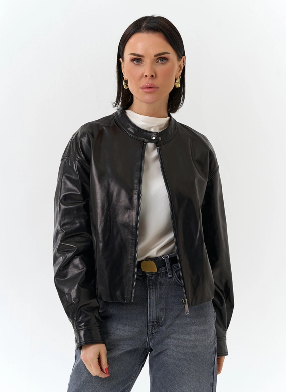 Женская короткая куртка из натуральной кожи 