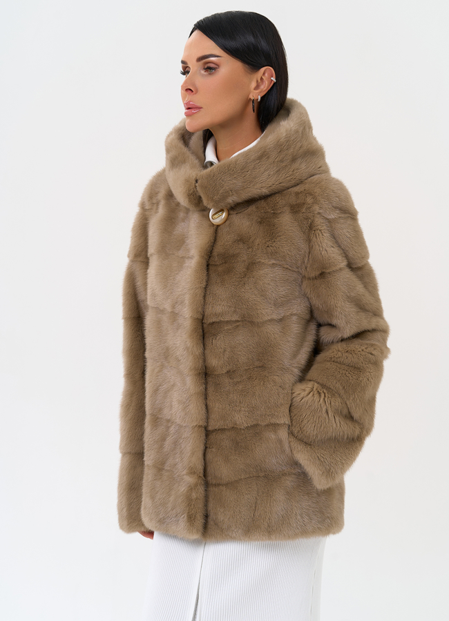 Короткая шуба с капюшоном модель № 31330 универмаг малина