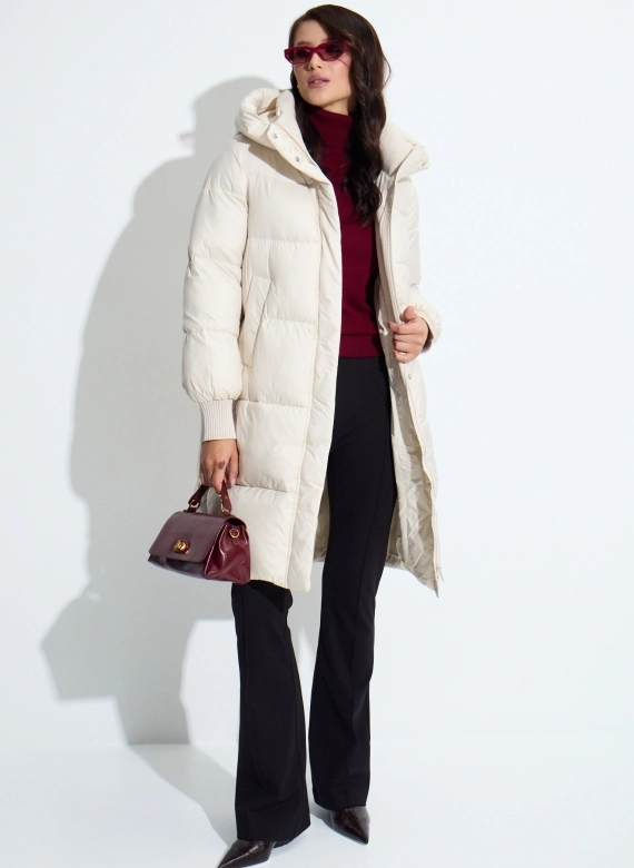 Женский пуховик с капюшоном фото