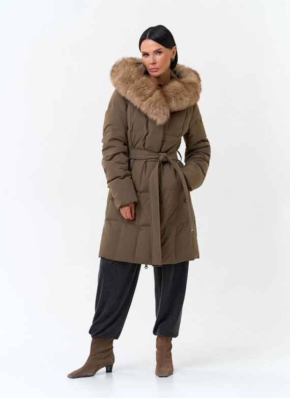 Женский пуховик с мехом песца на капюшоне фото