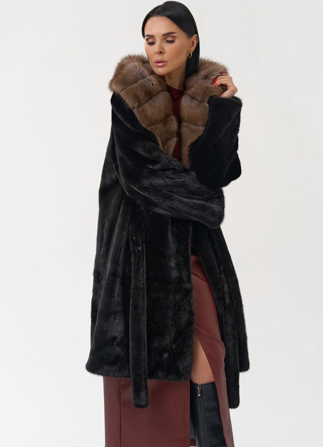 Норковая шуба с капюшоном из меха куницы модель № 30480 универмаг малина